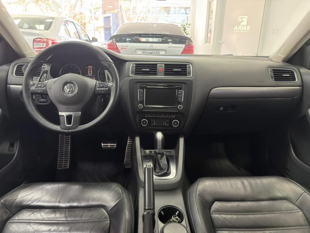 Tablero y caja automática de un Volkswagen Vento